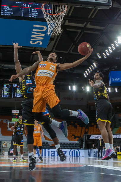 仅为球队奠 仅为球队奠